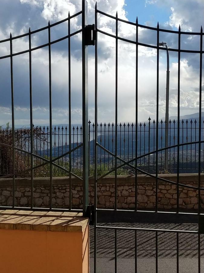 Sunshine Apartment Taormina Buitenkant foto